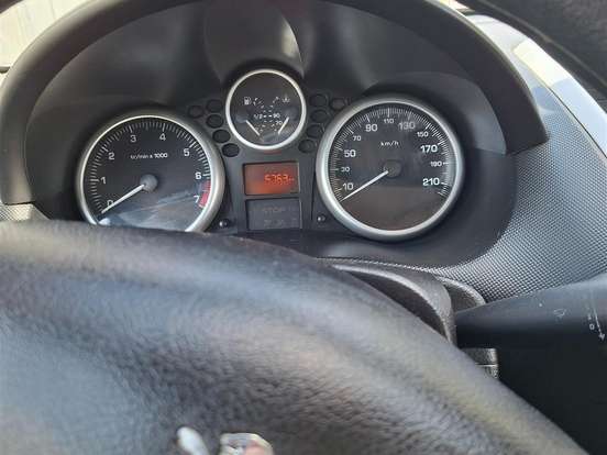PEUGEOT-207-1.4 XR 8V FLEX 4P MANUAL PEUGEOT-207-2010