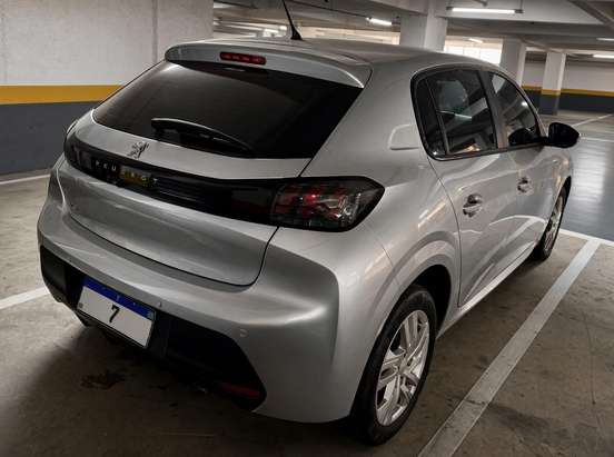 PEUGEOT-208-2021