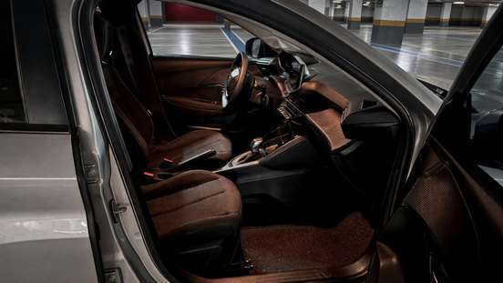 PEUGEOT-208-2021