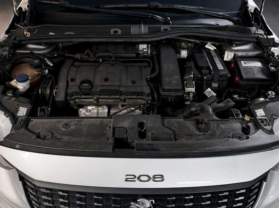 PEUGEOT-208-2021