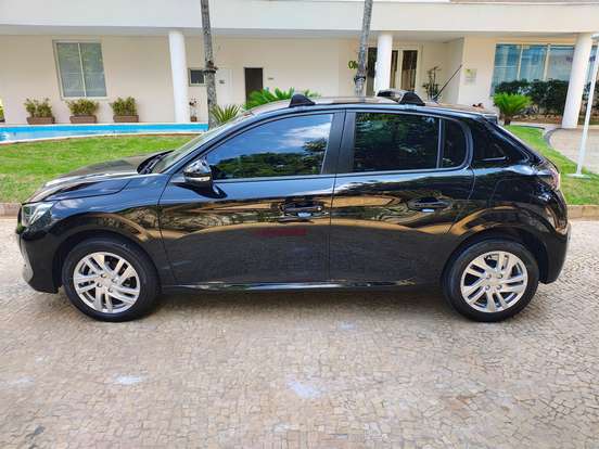 PEUGEOT-208-2021