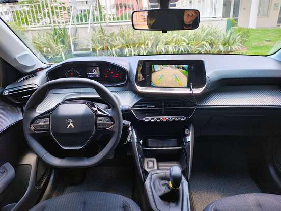 PEUGEOT-208-2021