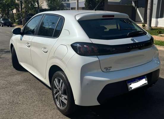PEUGEOT-208-2022