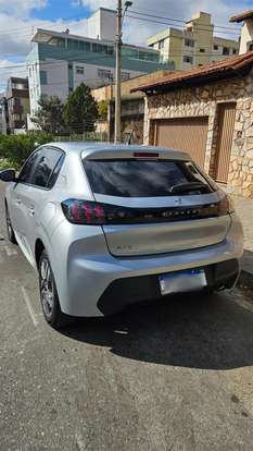 PEUGEOT-208-2021