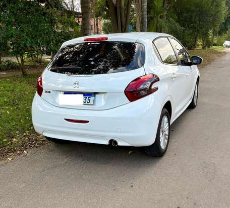 PEUGEOT-208-2018