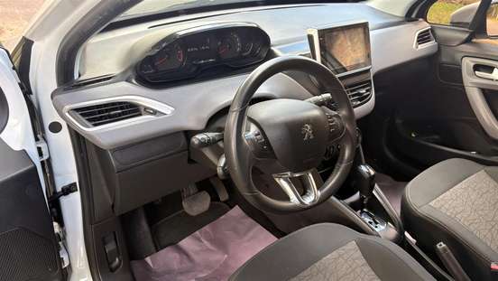 PEUGEOT-208-2018