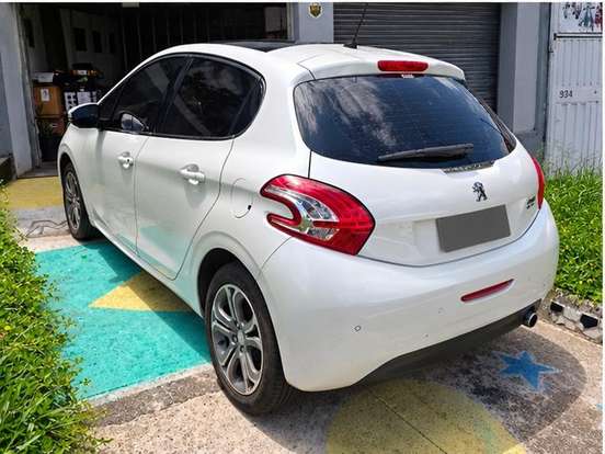 PEUGEOT-208-1.6 GRIFFE 16V FLEX 4P AUTOMÁTICO PEUGEOT-208-2014