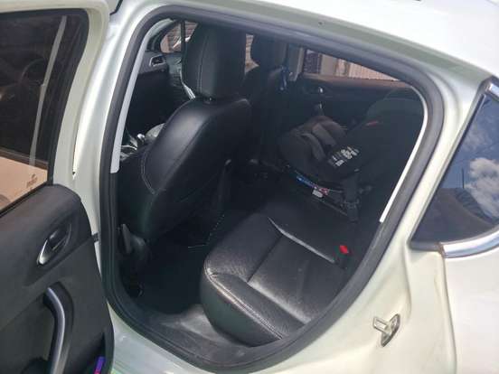 PEUGEOT-208-2014