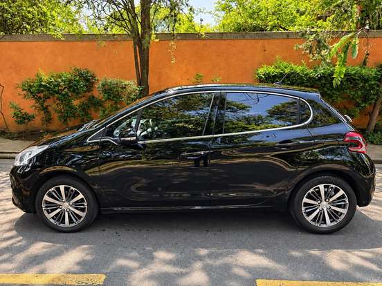 PEUGEOT-208-2017