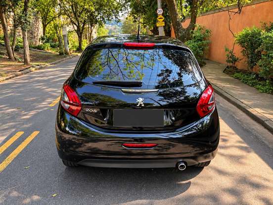 PEUGEOT-208-2017