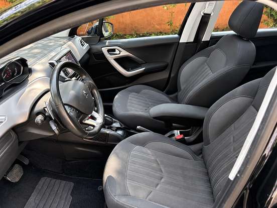 PEUGEOT-208-1.6 GRIFFE 16V FLEX 4P AUTOMÁTICO PEUGEOT-208-2017