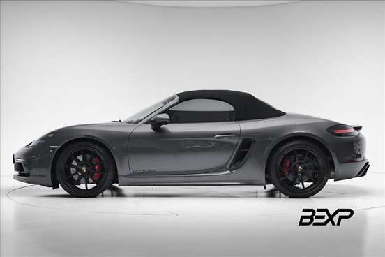 PORSCHE-718-2024