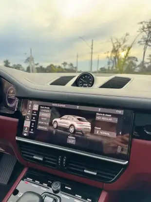 PORSCHE-CAYENNE-2021