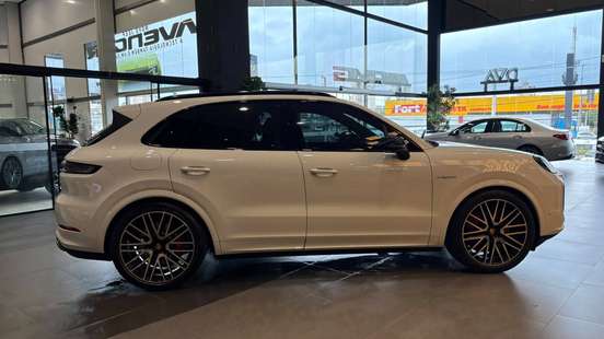 PORSCHE-CAYENNE-2024