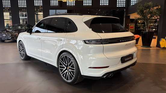 PORSCHE-CAYENNE-2024