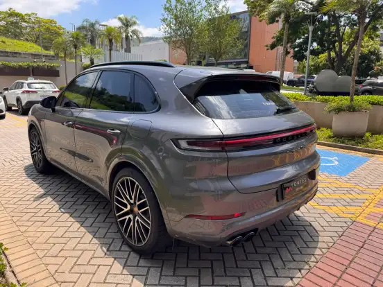 PORSCHE-CAYENNE-2024