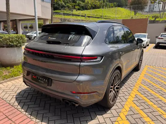 PORSCHE-CAYENNE-2024