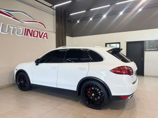 PORSCHE-CAYENNE-2012