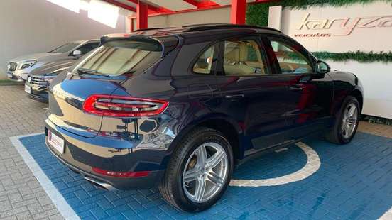 PORSCHE-MACAN-2016