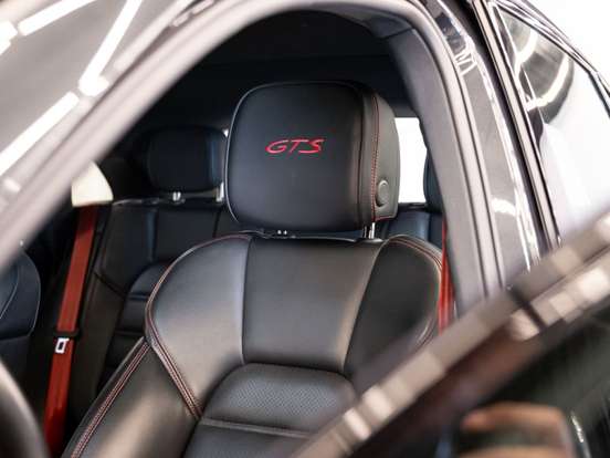 PORSCHE-MACAN-2024