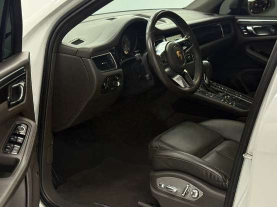 PORSCHE-MACAN-2014