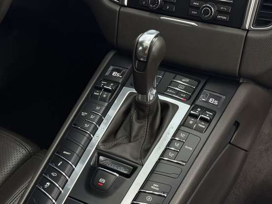 PORSCHE-MACAN-2014