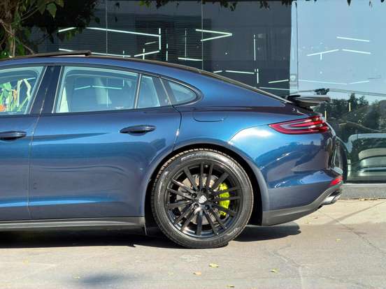 PORSCHE-PANAMERA-2017