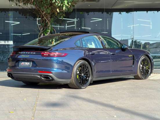 PORSCHE-PANAMERA-2017