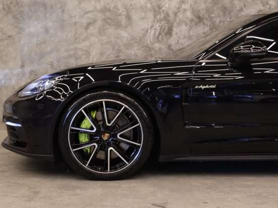 PORSCHE-PANAMERA-2018