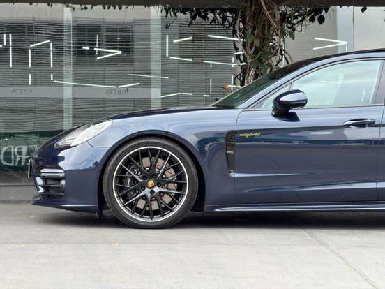 PORSCHE-PANAMERA-2023