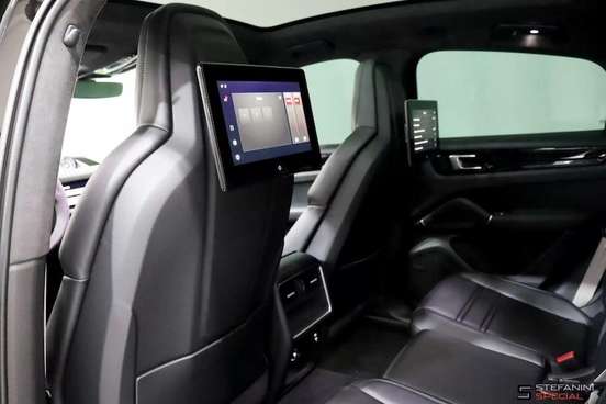 PORSCHE-CAYENNE-2022