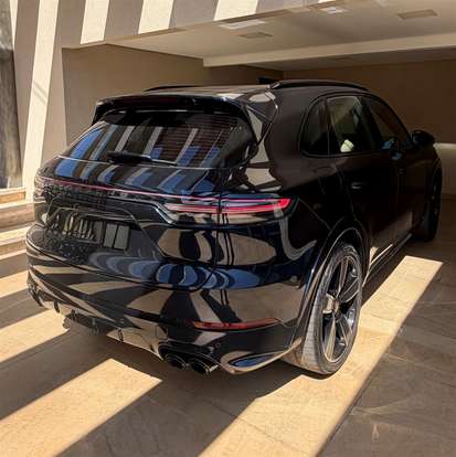 PORSCHE-CAYENNE-2023