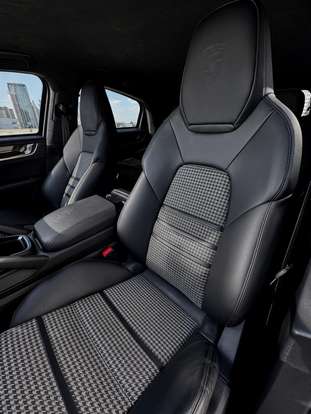PORSCHE-CAYENNE-2023