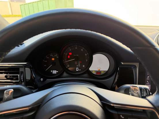 PORSCHE-MACAN-2023