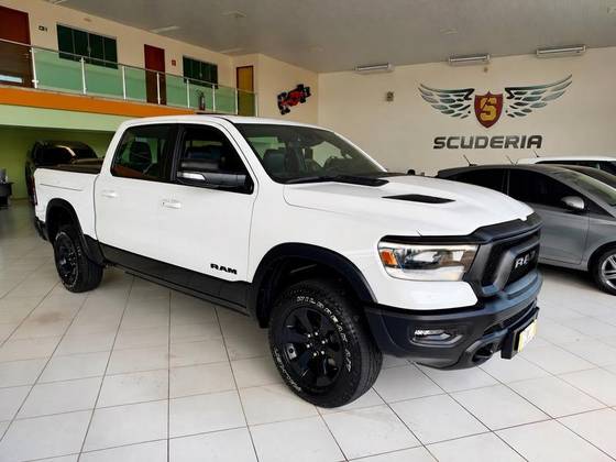 RAM 1500 5.7 V8 GASOLINA REBEL CD 4X4 AUTOMÁTICO