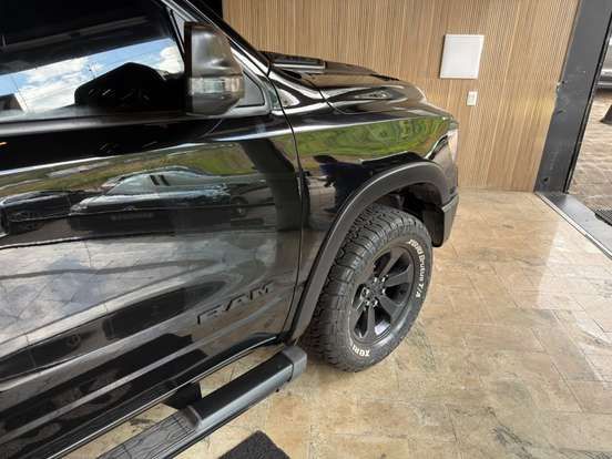 RAM-1500-5.7 V8 GASOLINA REBEL CD 4X4 AUTOMÁTICO RAM-1500-2023