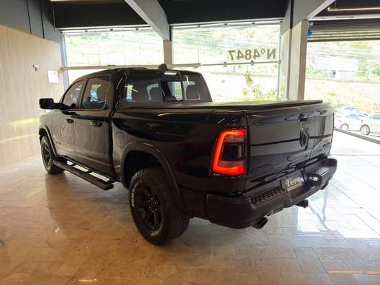 RAM-1500-5.7 V8 GASOLINA REBEL CD 4X4 AUTOMÁTICO RAM-1500-2023