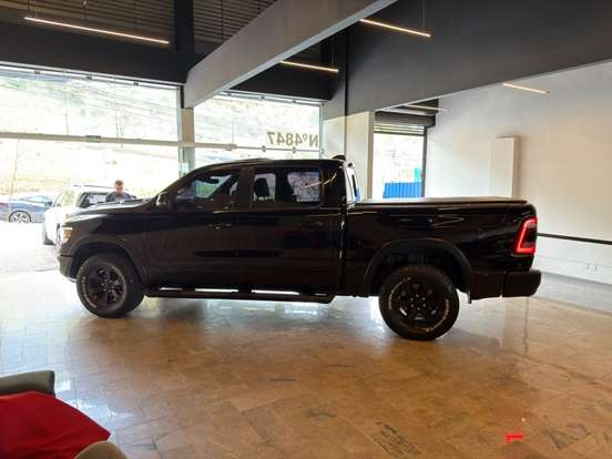 RAM-1500-5.7 V8 GASOLINA REBEL CD 4X4 AUTOMÁTICO RAM-1500-2023