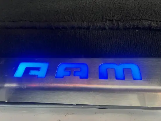 RAM-2500-6.7 LARAMIE 4X4 CD I6 TURBO DIESEL 4P AUTOMÁTICO RAM-2500-2012
