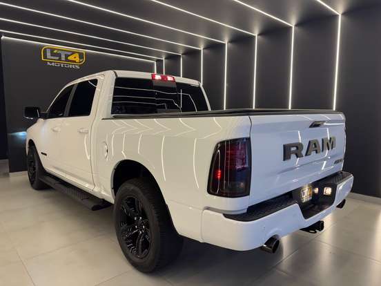 RAM-CLASSIC-5.7 V8 GASOLINA LARAMIE NIGHT EDITION CD 4X4 AUTOMÁTICO RAM-CLASSIC-2023