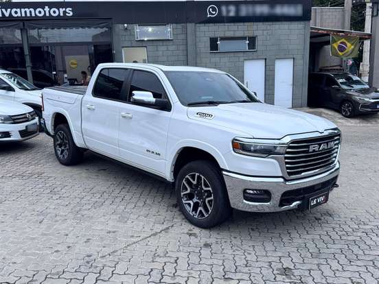 RAM-1500-3.0 HURRICANE 6 BITURBO GASOLINA LARAMIE NIGHT EDITION CD 4X4 AUTOMÁTICO RAM-1500-2024