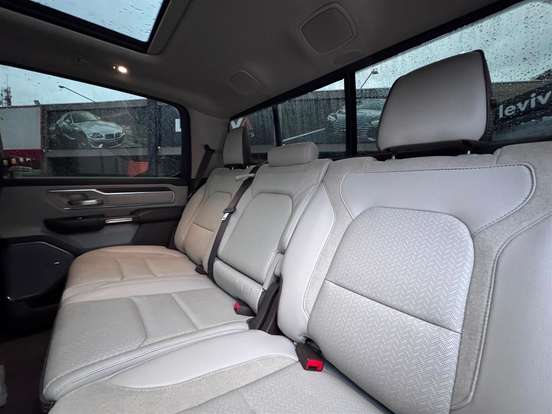 RAM-1500-3.0 HURRICANE 6 BITURBO GASOLINA LARAMIE NIGHT EDITION CD 4X4 AUTOMÁTICO RAM-1500-2024