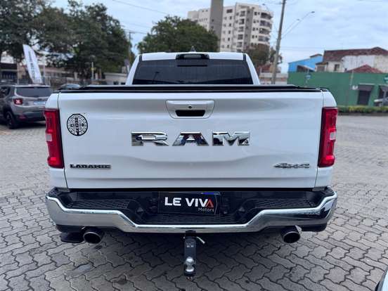 RAM-1500-3.0 HURRICANE 6 BITURBO GASOLINA LARAMIE NIGHT EDITION CD 4X4 AUTOMÁTICO RAM-1500-2024