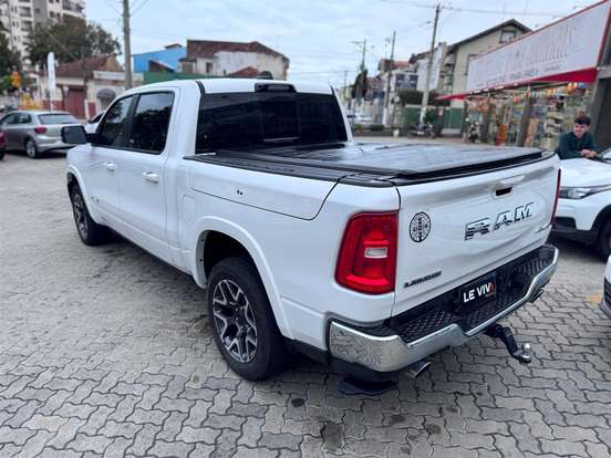 RAM-1500-3.0 HURRICANE 6 BITURBO GASOLINA LARAMIE NIGHT EDITION CD 4X4 AUTOMÁTICO RAM-1500-2024