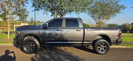 RAM-2500-6.7 I6 TURBO DIESEL LARAMIE NIGHT EDITION CD 4X4 AUTOMÁTICO RAM-2500-2024