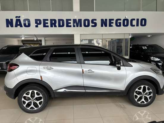 RENAULT-CAPTUR-2021