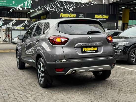 RENAULT-CAPTUR-2021