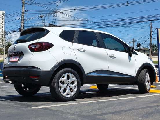 RENAULT-CAPTUR-2018