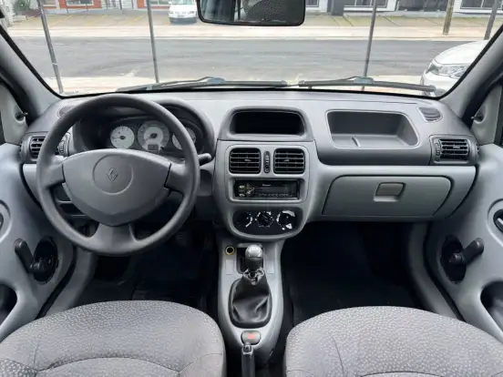 RENAULT-CLIO-2010