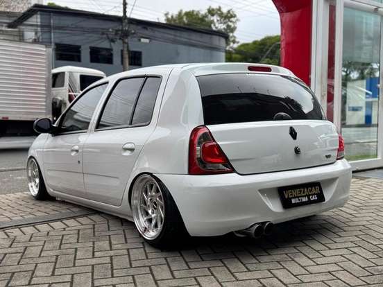 RENAULT-CLIO-2015